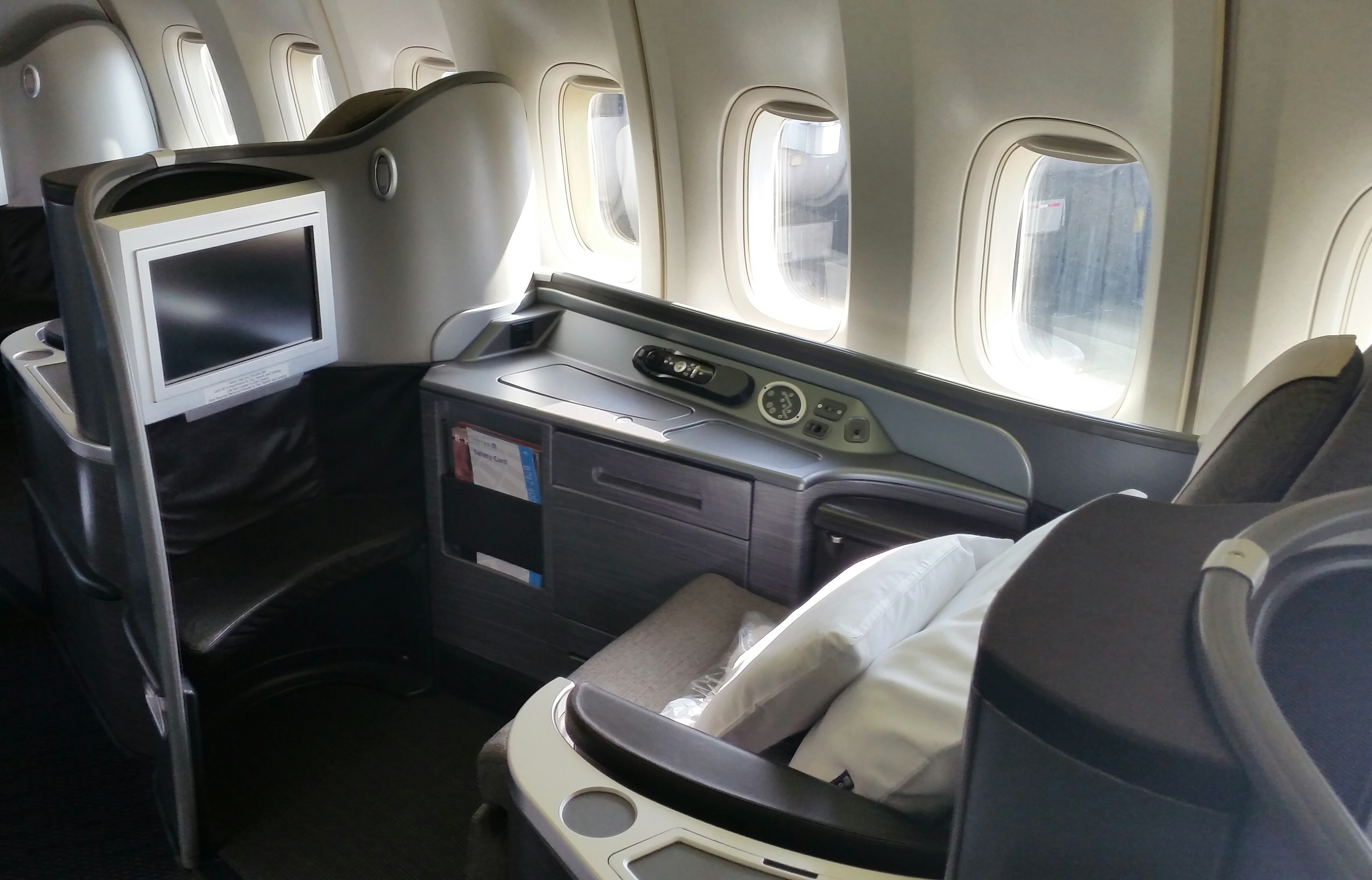 Review United Global First 747 Chicago To Tokyo