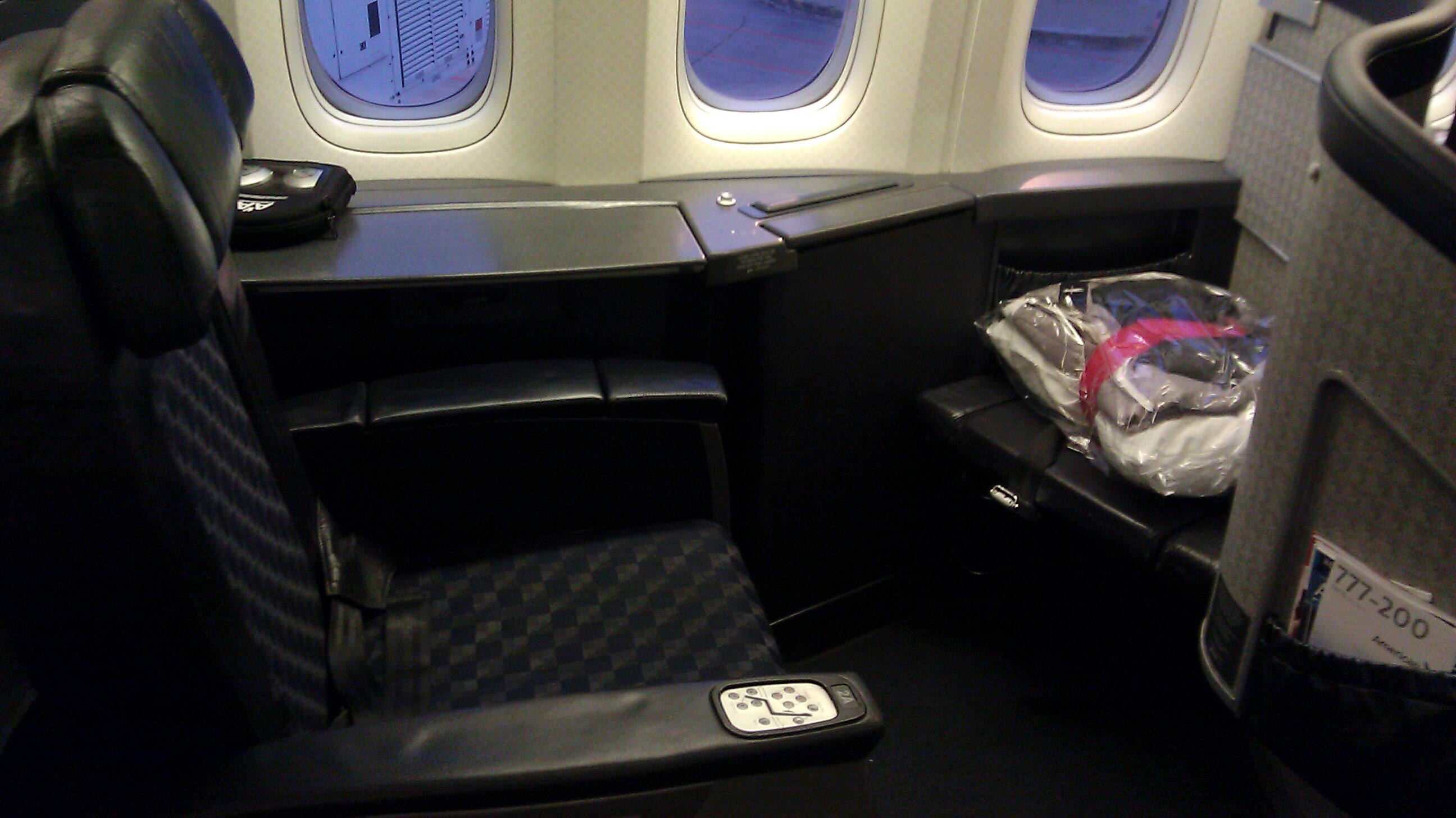 Review: American Airlines - 777-200 - First Class