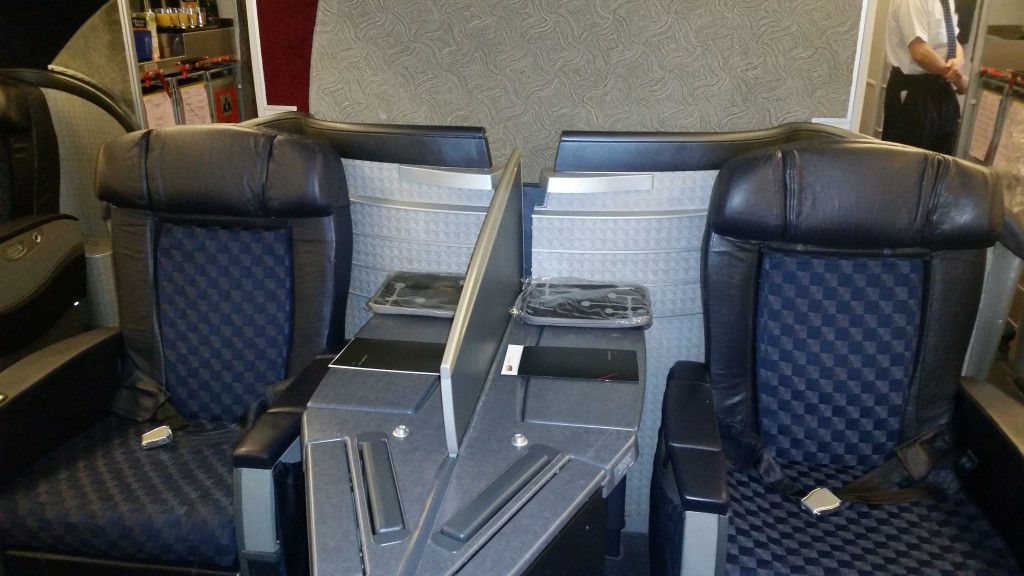 Review: American Airlines - 777-200 - First Class