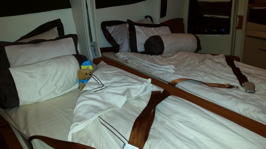 singapore airlines suites double bed