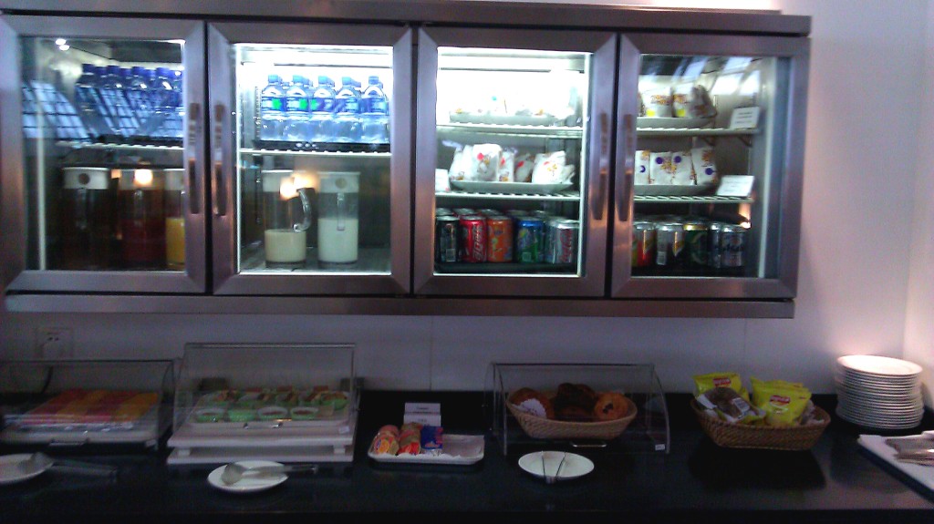 dragonair cathay pacific business class lounge shanghai pvg