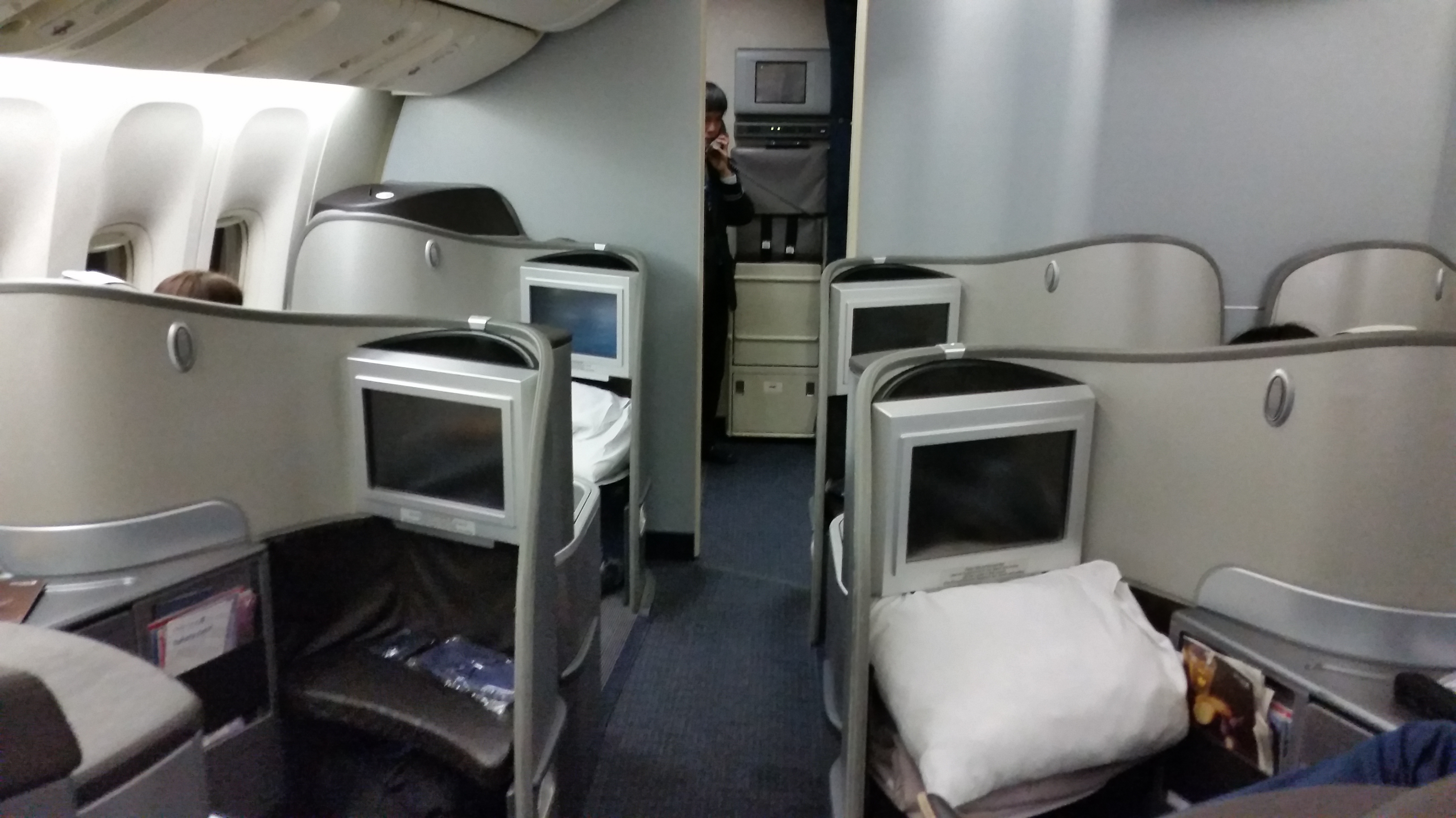 Review United Global First Boeing 777 200 From Tokyo To