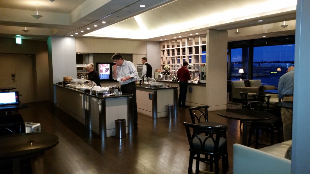 united global first lounge tokyo