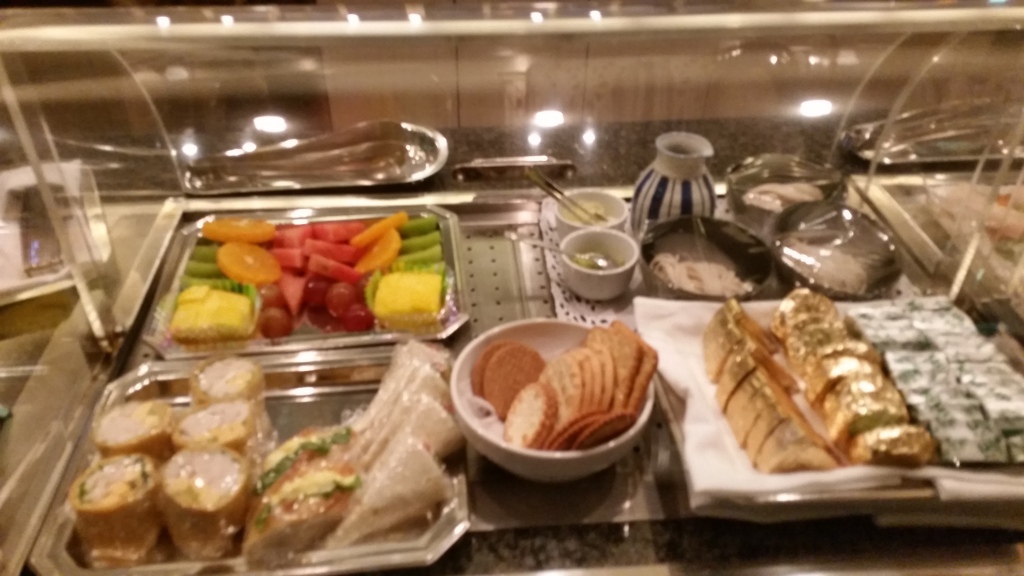 united global first lounge tokyo