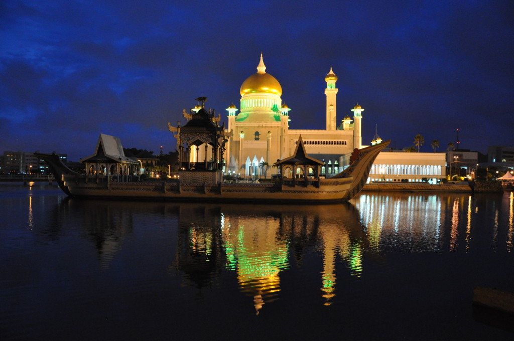 Sultan Omar Ali Saifuddin Mosque bsb brunei tourist spots