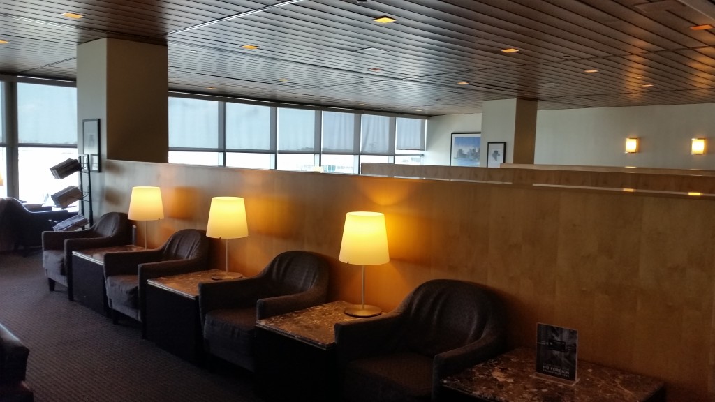 united lounge LaGuardia airport
