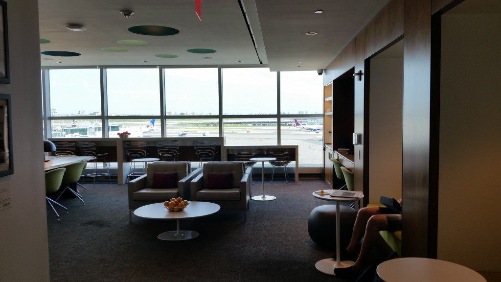 centurion lounge lga which airlines