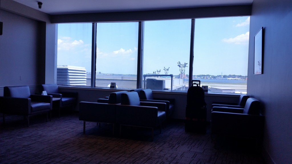 air canada lounge lga 20150803_125055