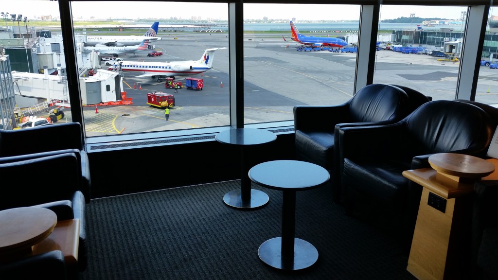 united club lounge LaGuardia airport