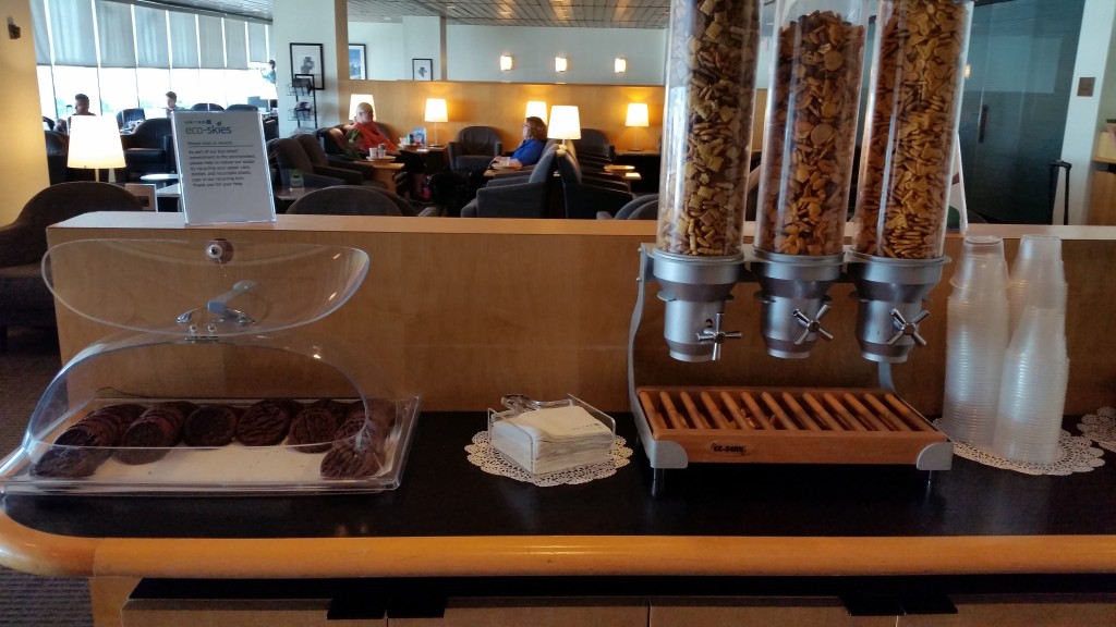 united club LaGuardia 20150803_131038