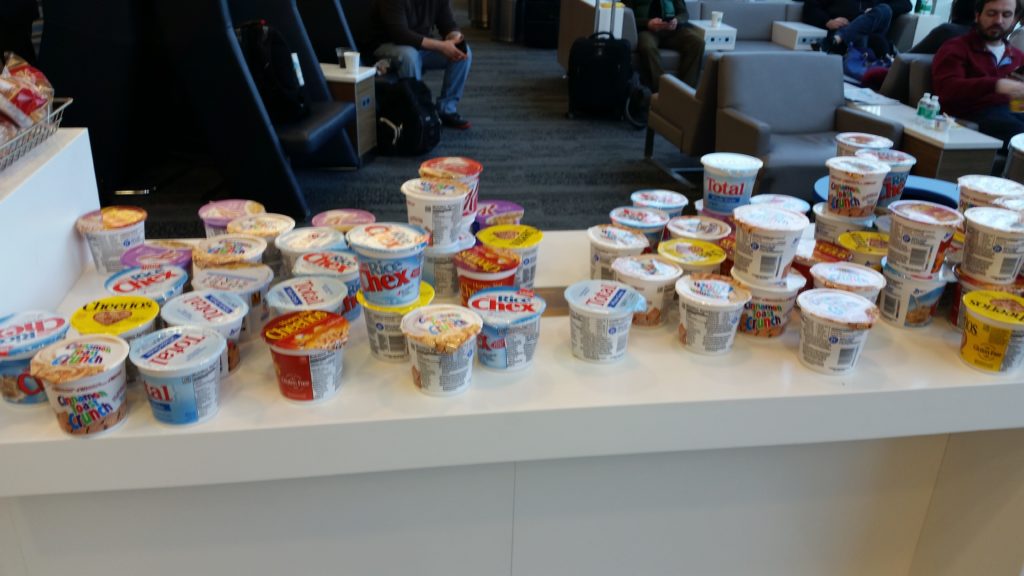 review Delta sky club Minneapolis airport courcourse F G