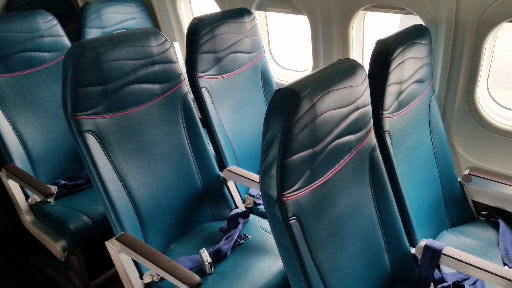 Hawaiian Airlines main cabin Economy Class reviews boeing 717-200