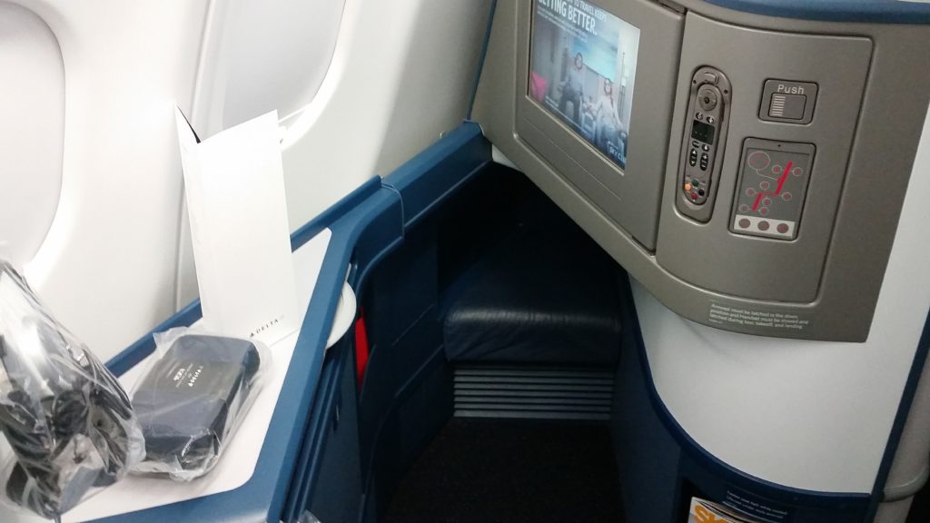 airbus a330-300 delta one first class review HNL to MSP