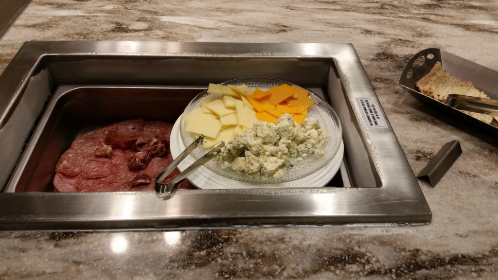 escape lounge msp priority pass select