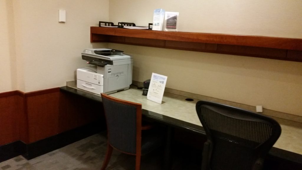 Delta sky club lounge Minneapolis review concourse C