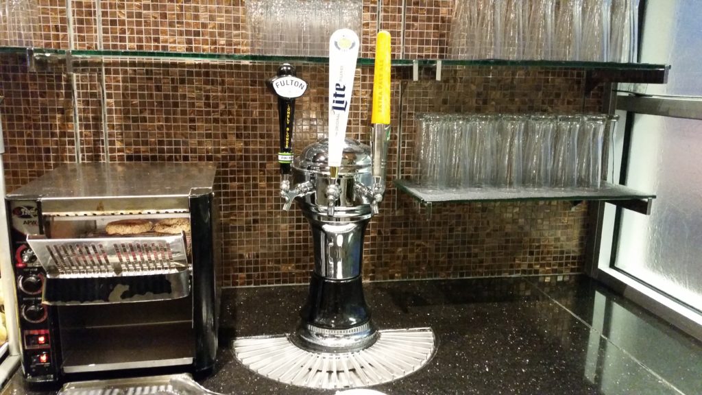 Delta sky club msp Concourse C review