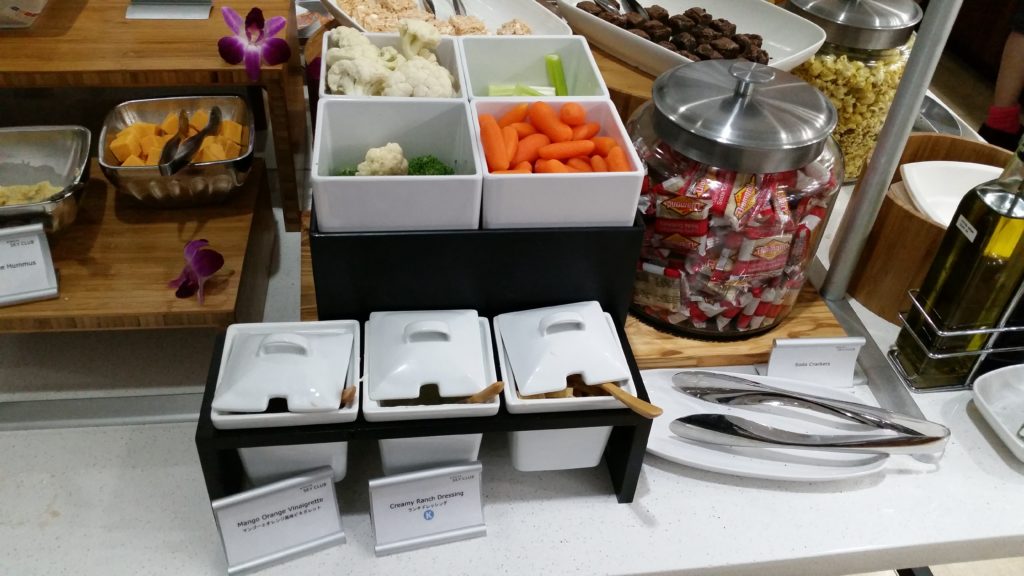 delta lounge Honolulu airport reviews
