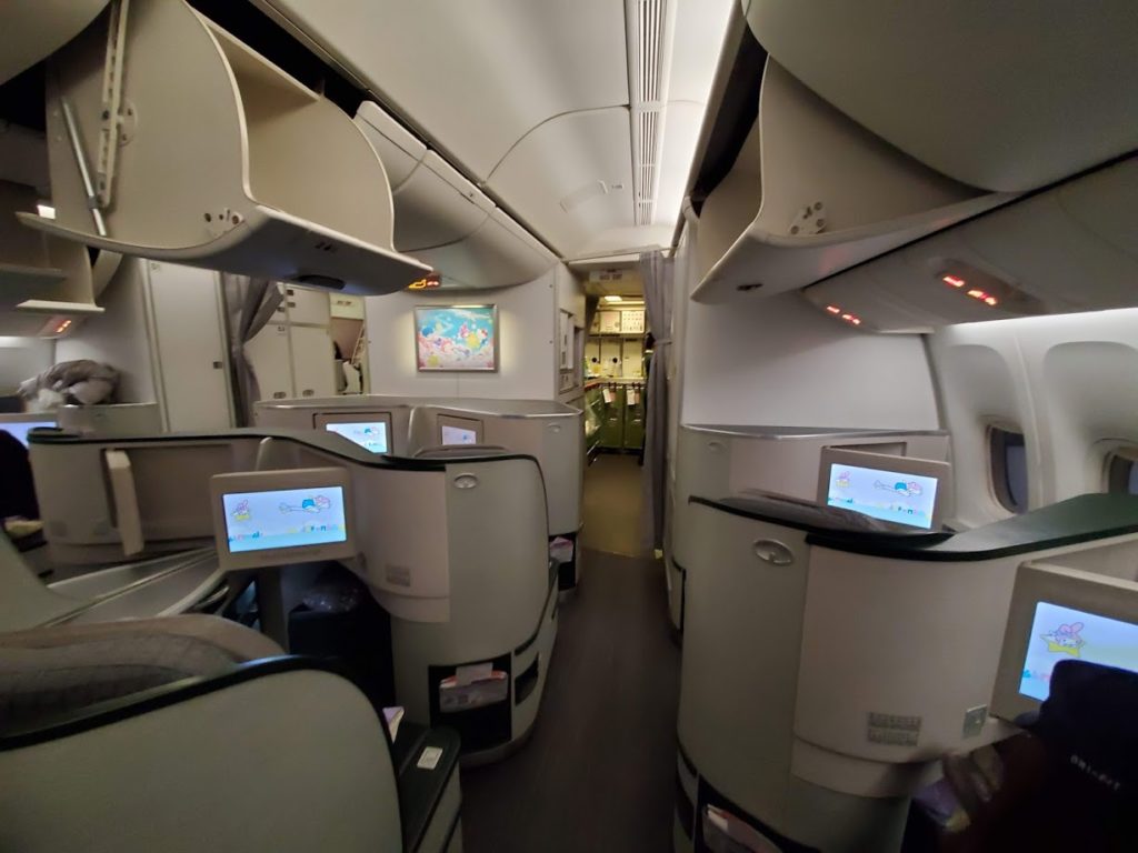 Review: EVA Air Business Class 777 (Royal Laurel Class) Taipei to Chicago