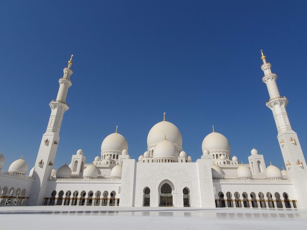 the Sheikh Zayed Grande Mosque in the morning