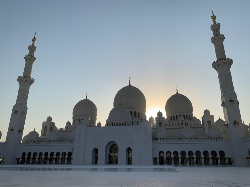 the Sheikh Zayed Grand Mosque at sunset
