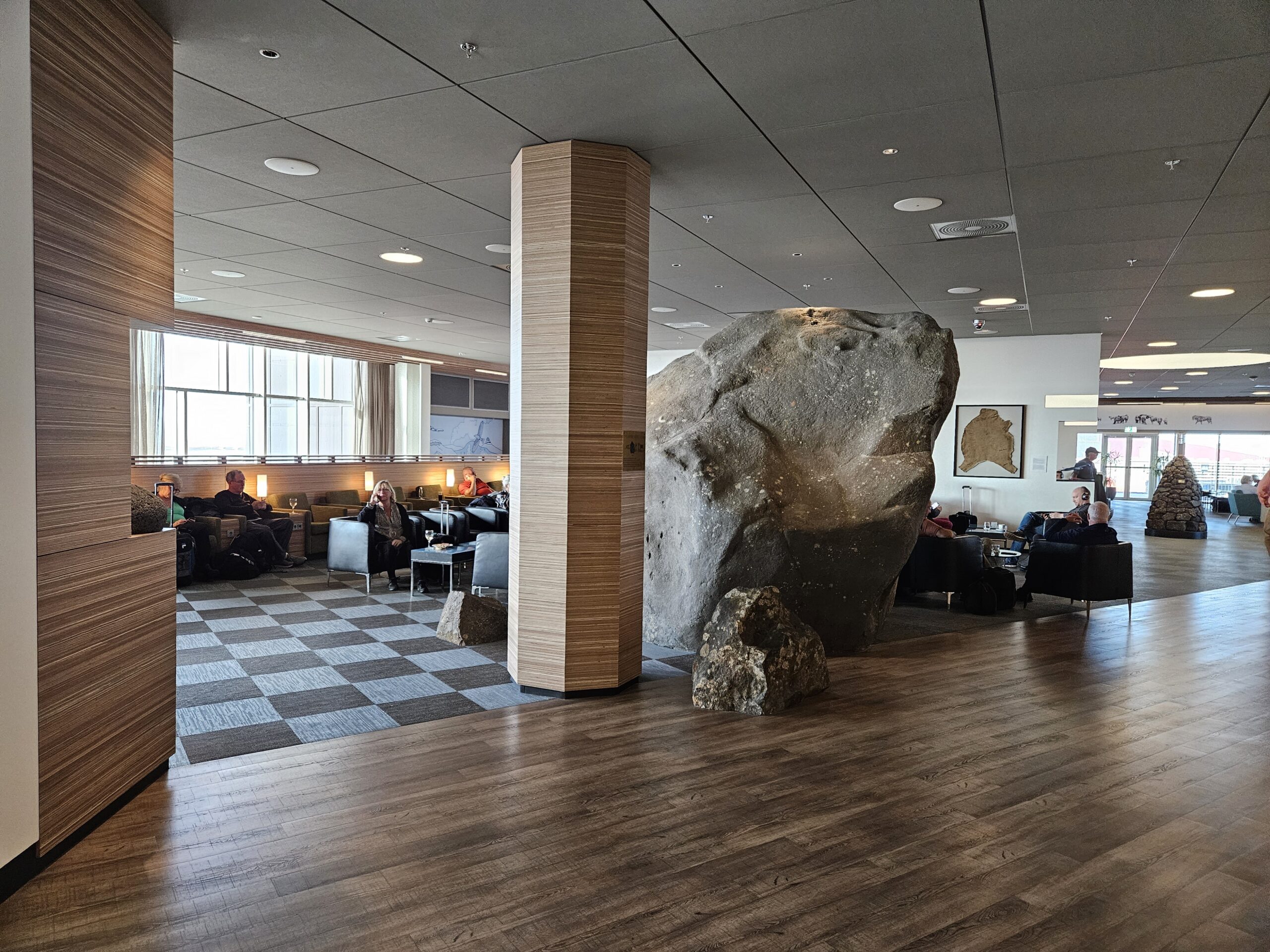 Icelandair Saga Lounge reviews